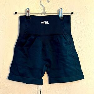 AYBL SEAMLESS SHORTS